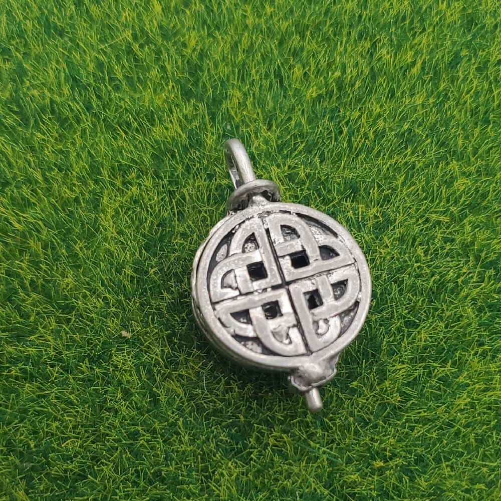 Antique Silver Celtic Knot Pendant P401